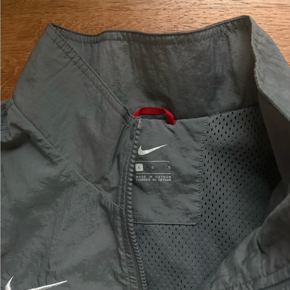 Nike Men’s Grey and Black Full-Zip Windbreaker Jacket - Picture 2 of 3